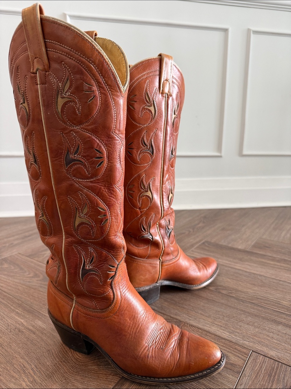 Acme 1970s Western Leather Cowboy Boots in Warm Cognac Brown - 7